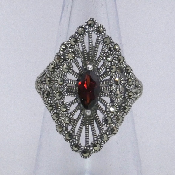 Chapal Zenray Vintage Sterling Silver, Marcasite & Garnet Ring - Picture 2 of 8
